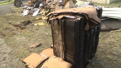 TAGBILDER! Kernen-Rommelshausen: Vollbrand mehrerer Industriegebaeude - 5 Verletzte - Bahnstrecke gesperrt